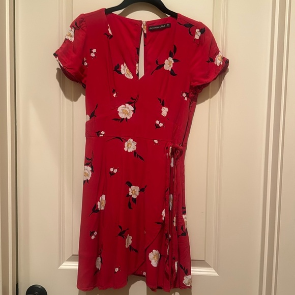 Abercrombie & Fitch Faux Wrap Dress Red with White Flowers - XS - Picture 1 of 8